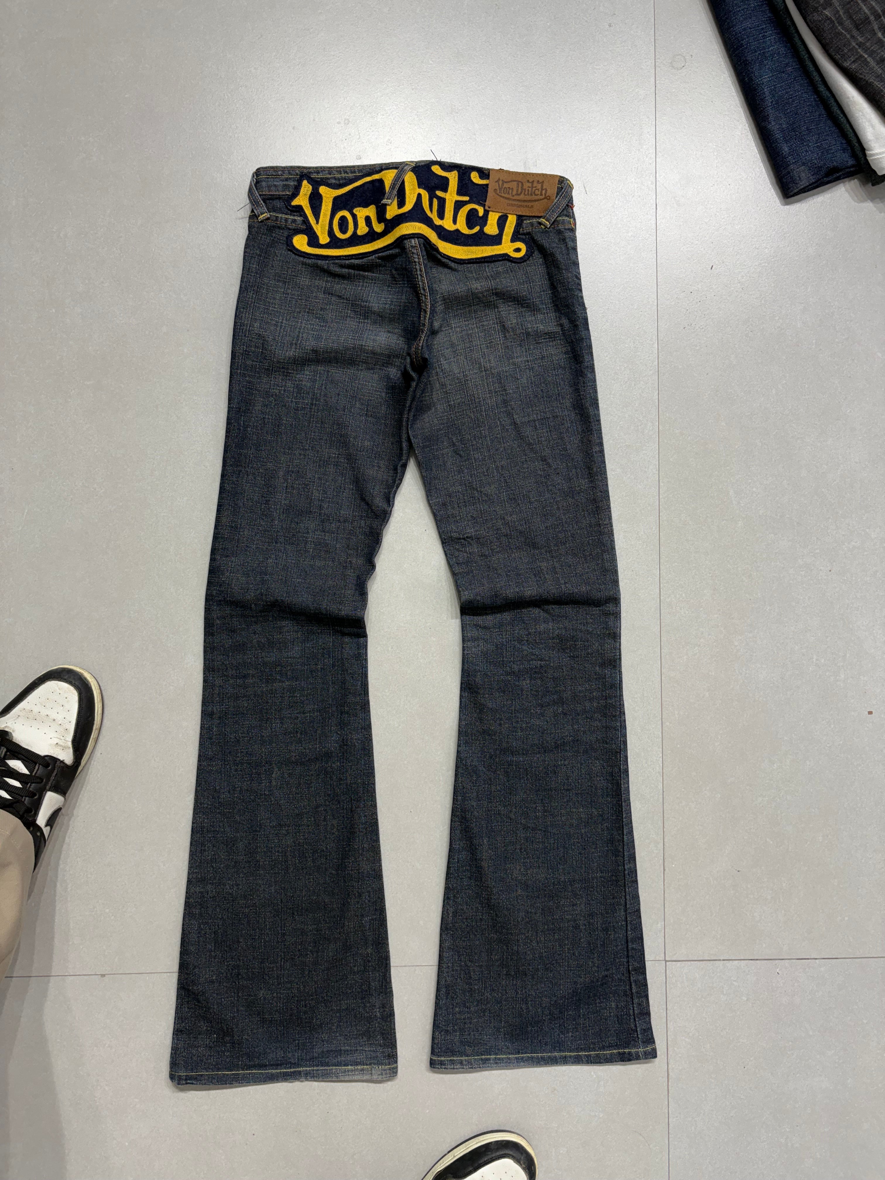 ED EMBROIDERED FRONT SPELLOUT JEANS [29-28] (bell bottoms)