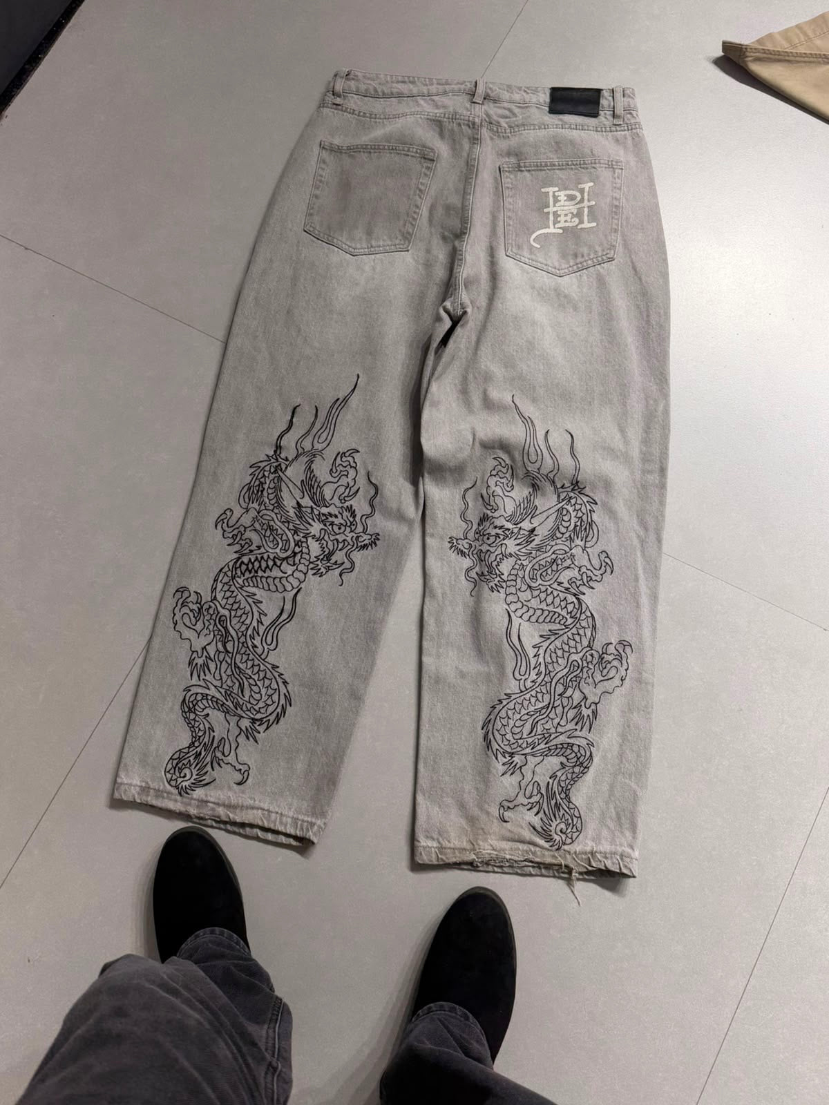 AUDIGER SKULL DARK WASH EMBROIDERED JEANS [38-34] (Copy 3)