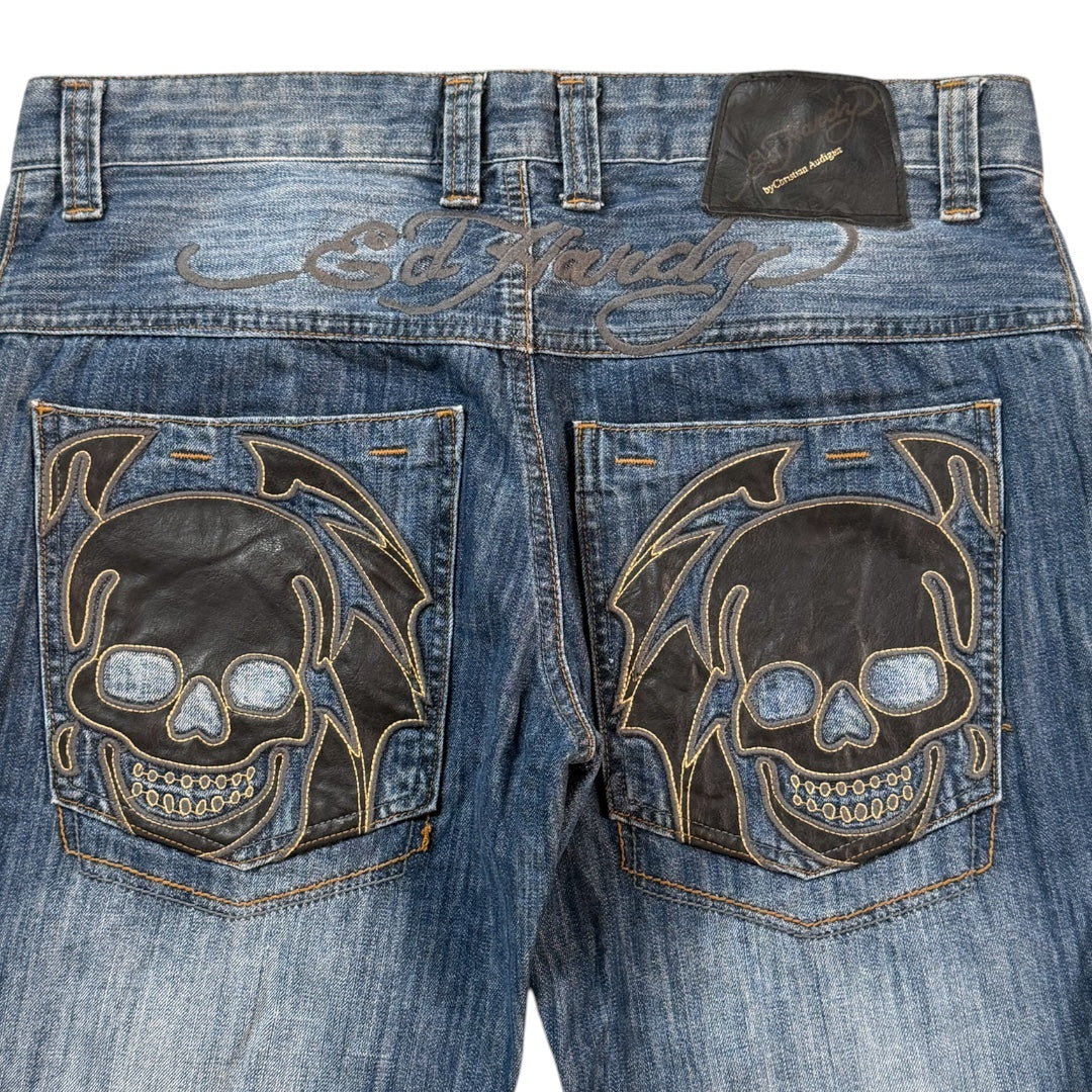 ED SKULL DARK WASH SPELL-OUT JEANS [36-32]