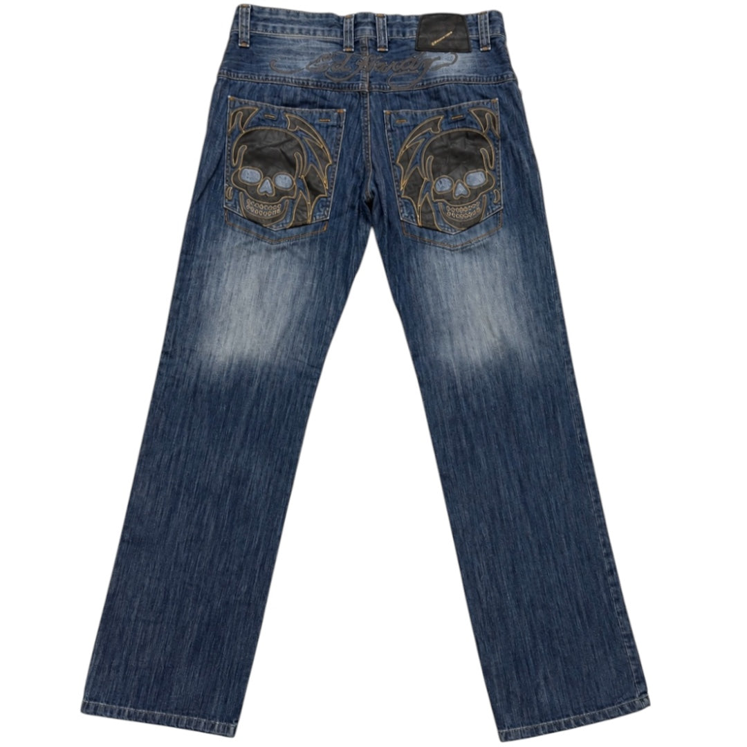 ED SKULL DARK WASH SPELL-OUT JEANS [36-32]